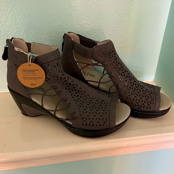 JBU Dark Tan Sandals 7M NWT - Picture 1 of 6